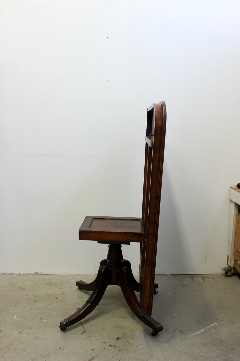 Late Georgian Mahogany Tilt Top Dining Table