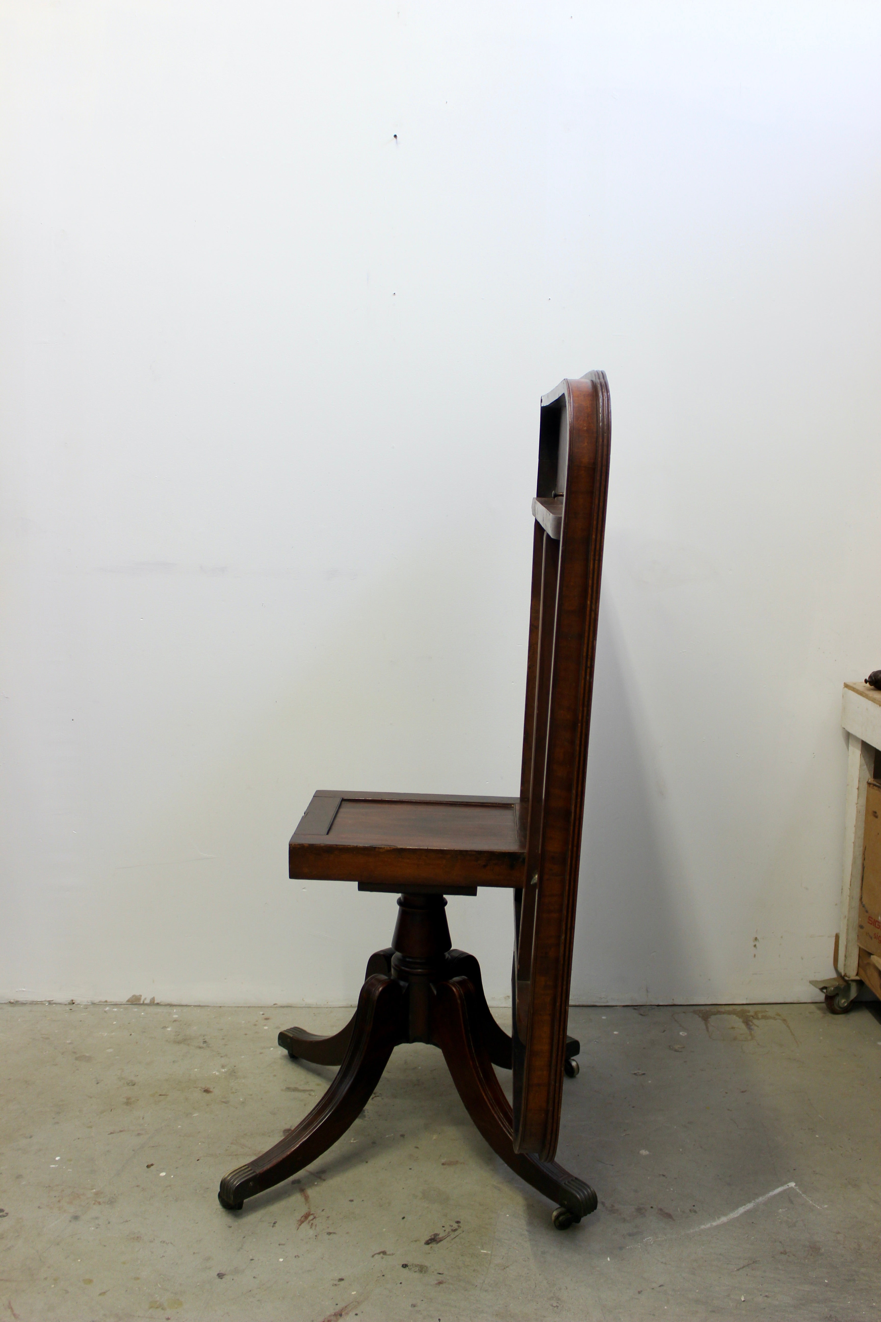 Late Georgian Mahogany Tilt Top Dining Table