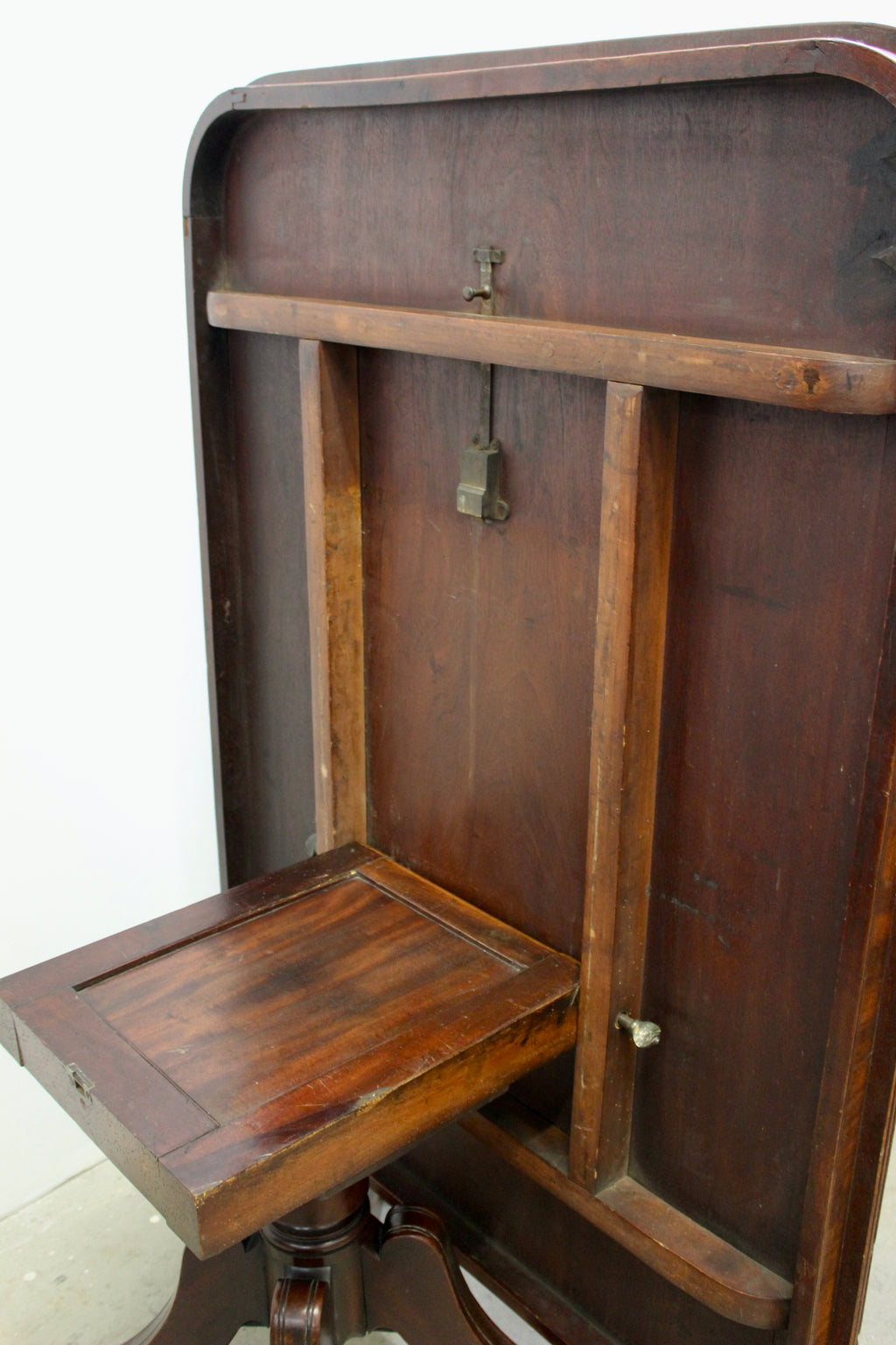Late Georgian Mahogany Tilt Top Dining Table